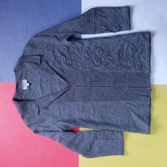 100% Lambswool Designed In Quebec Zip-Up Sweater Backs
